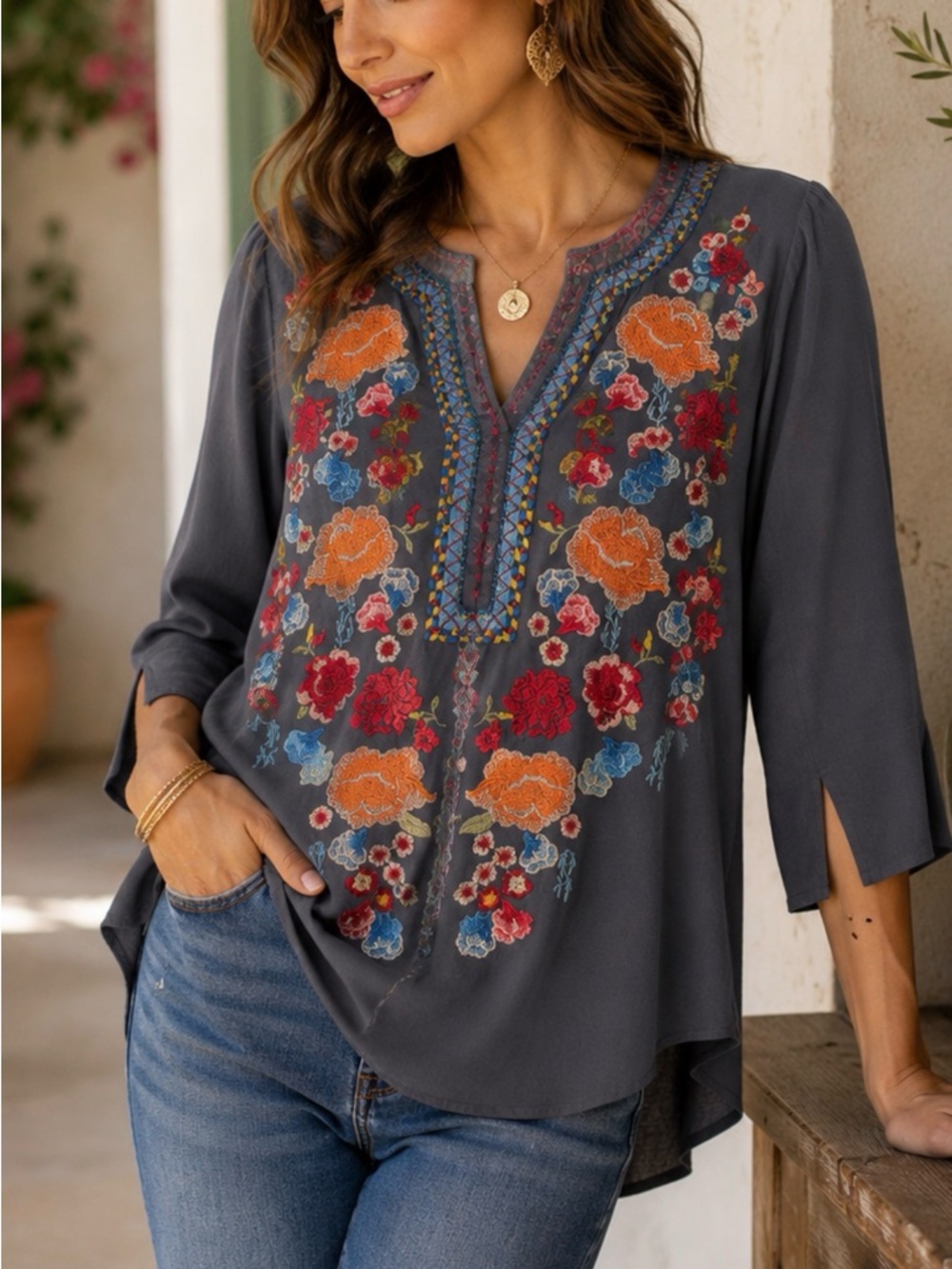 Embroidered Floral V-Neck Tunic, Andree by Unit, size Small
